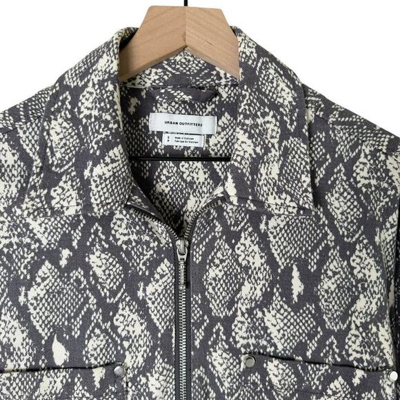 Urban Outfitters Snake Print Zip-Up Overshirt Jacket in Gray, Size Small - Picture 3 of 15